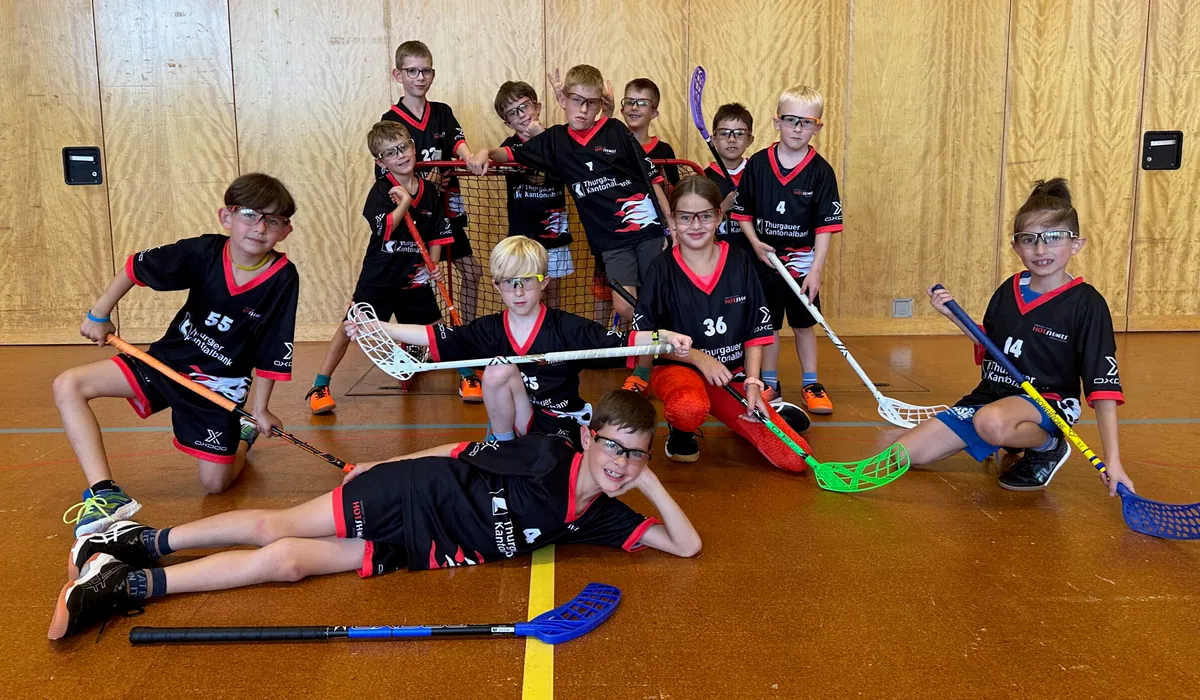 Kinder beim Unihockey-Training von UHT HotShots in Münchwilen