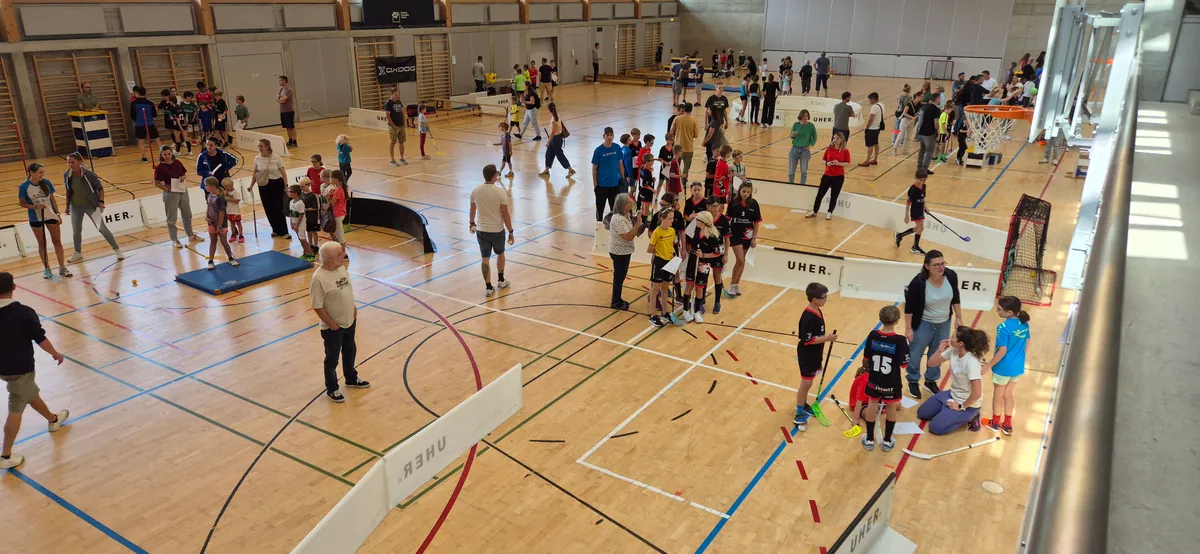 HotShots-Anlass mit Kindern und Familien in der Sporthalle